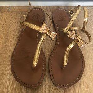 Tory Burch size 6.5 gold t-strap logo sandals bow